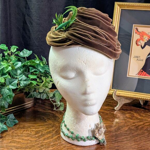 Mid Century Chartreuse Green Velvet Ladies Hat w/ Feather Bird, Gertrude Menczer - Picture 1 of 8